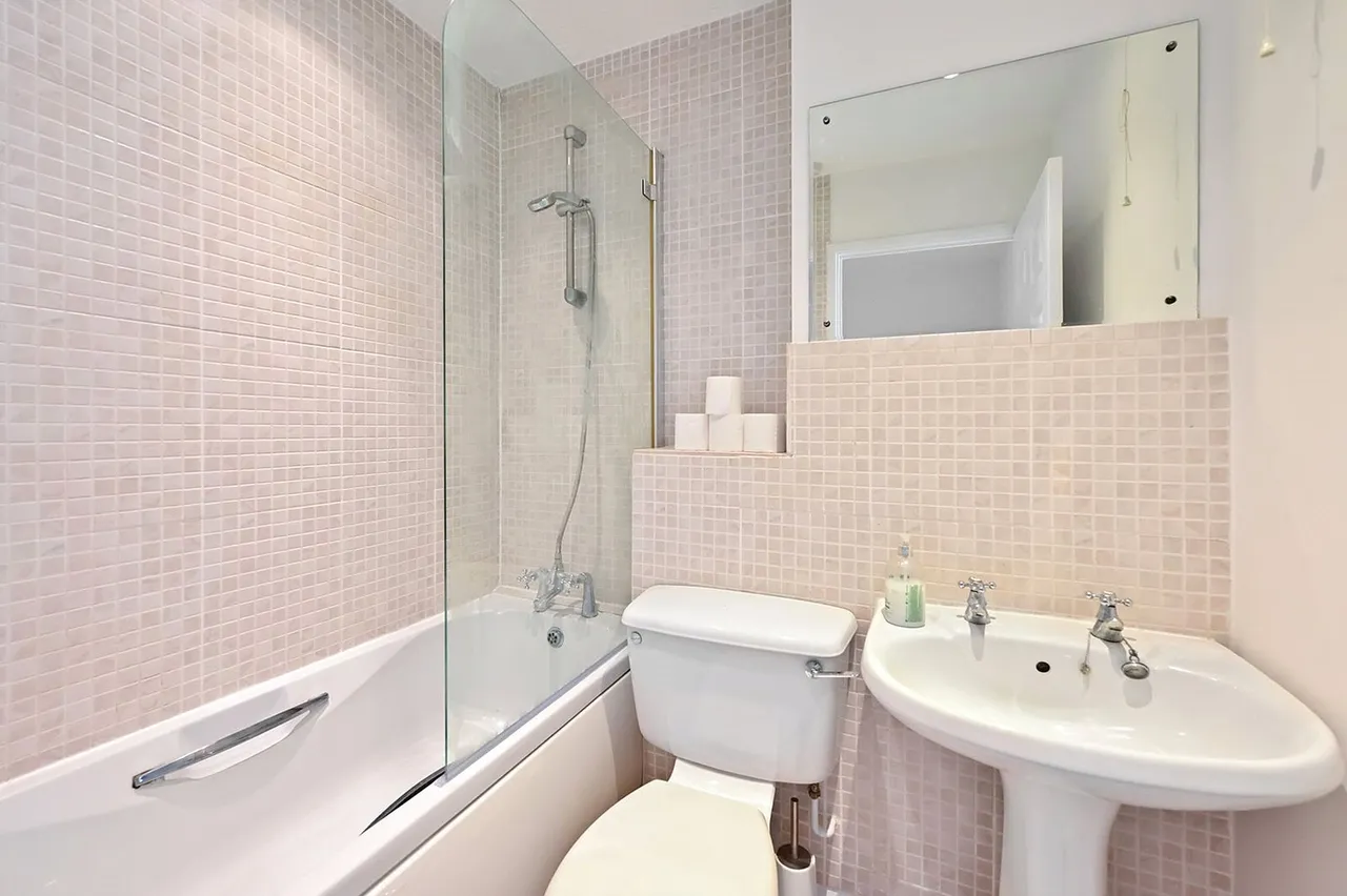 The Topiary, Farnborough, Hampshire, GU14 0RA, photo 7