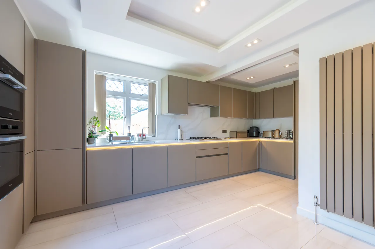 38 Helena Road, London, photo 9