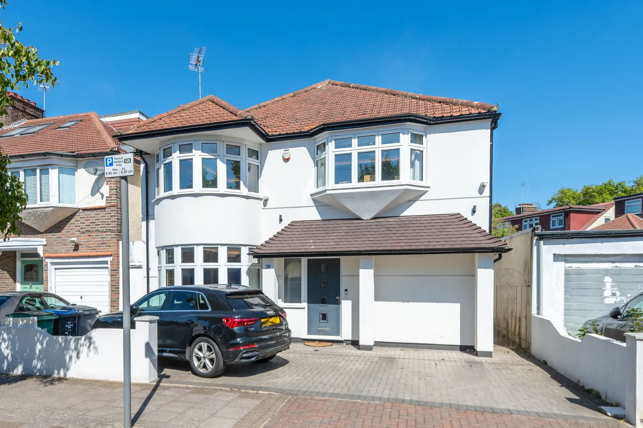38 Helena Road, London, photo 3