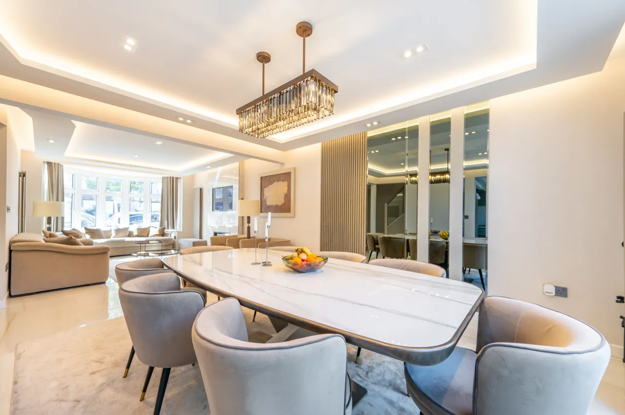 4 bed house for sale — 38 Helena Road, London