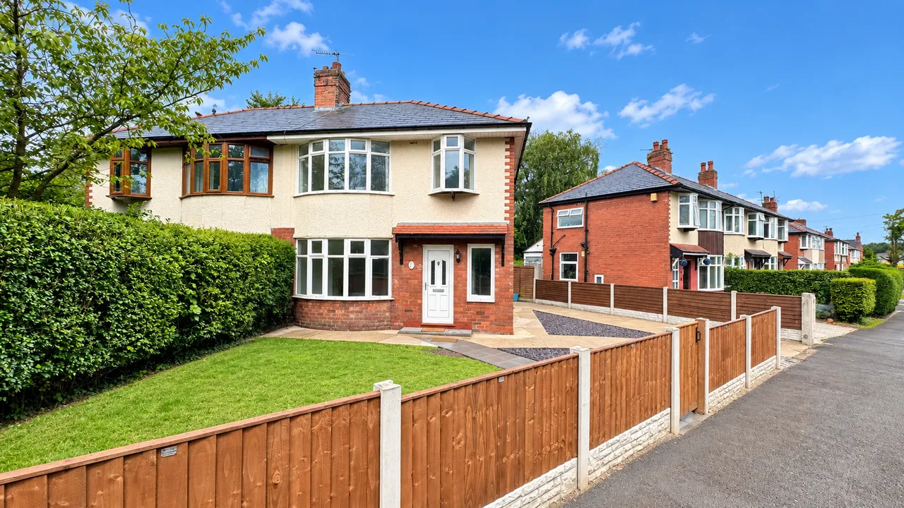 3 bed house to rent — Ribbleton Hall Drive, Ribbleton, Preston, Lancashire, PR2 6EE