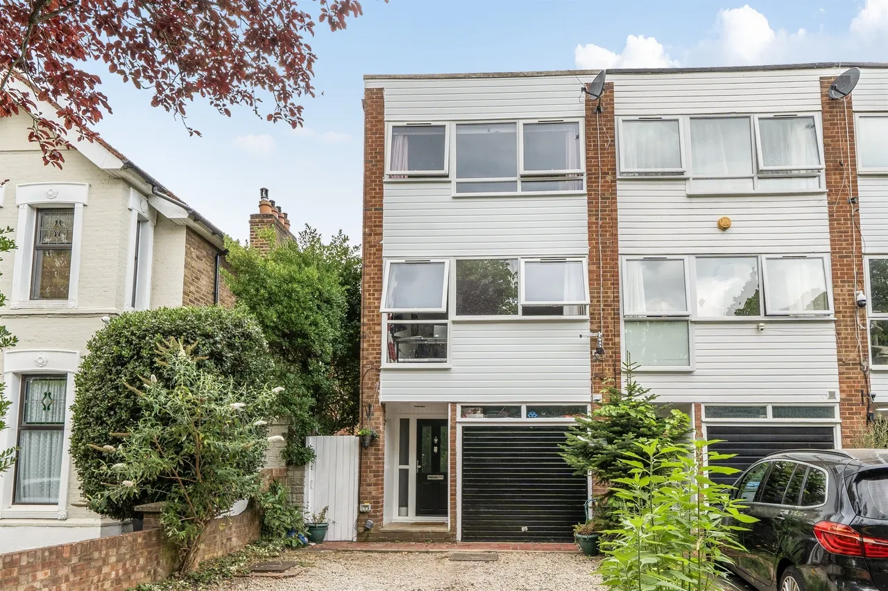3 bed house for sale — Wellington Road, Enfield