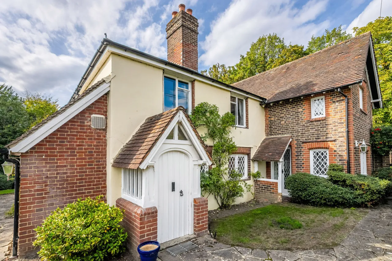 3 bed house for sale, Tilburstow Hill Road, South Godstone, RH9