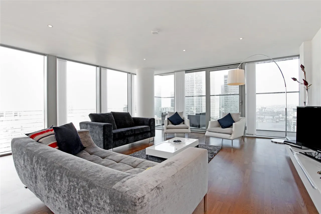 3 bed flat for sale, Marsh Wall London, E14