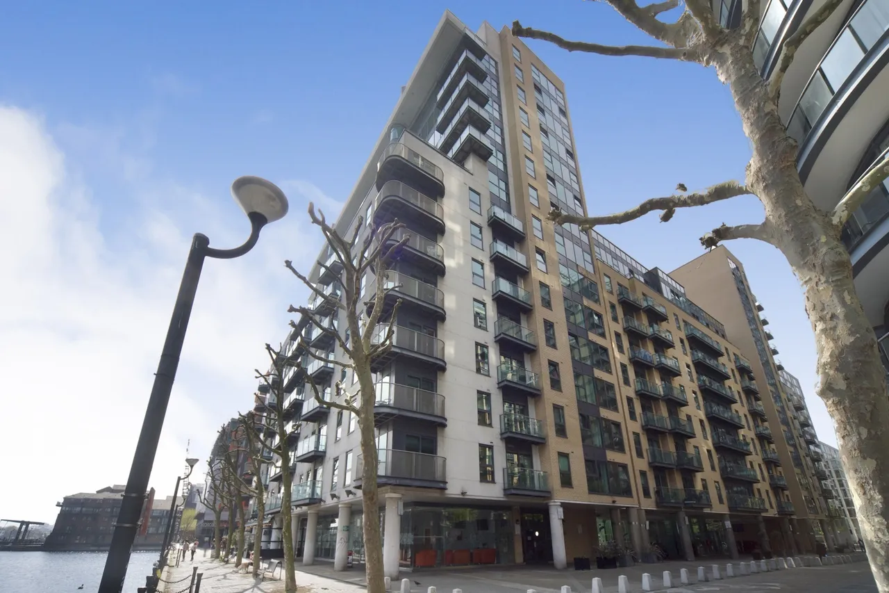 1 bed flat for sale — Millharbour, London, E14