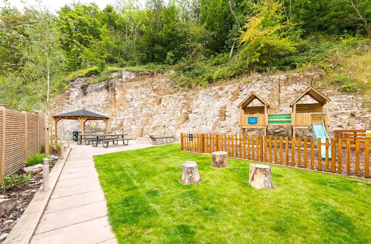 The Dale, Stoney Middleton, S32, photo 9