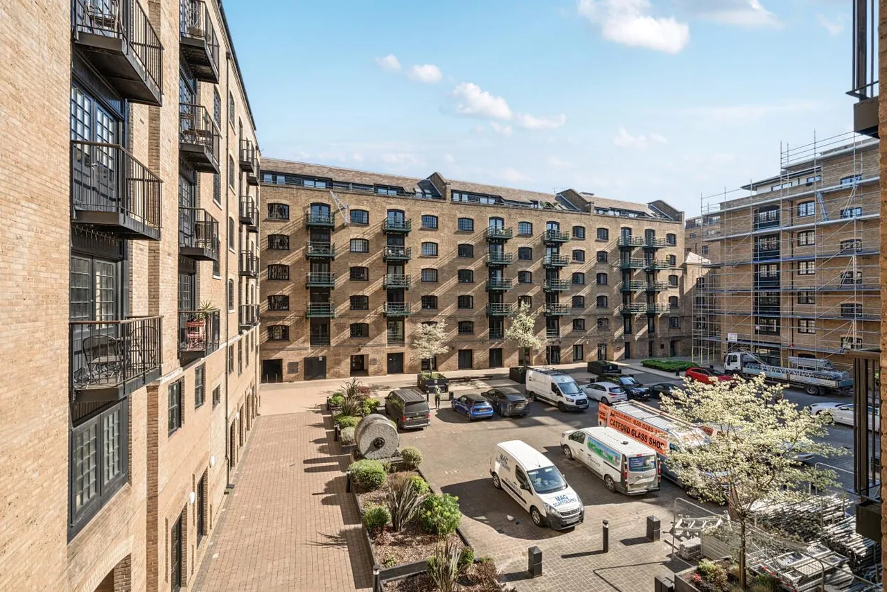 2 bed flat for sale, Cayenne Court, Shad Thames, SE1
