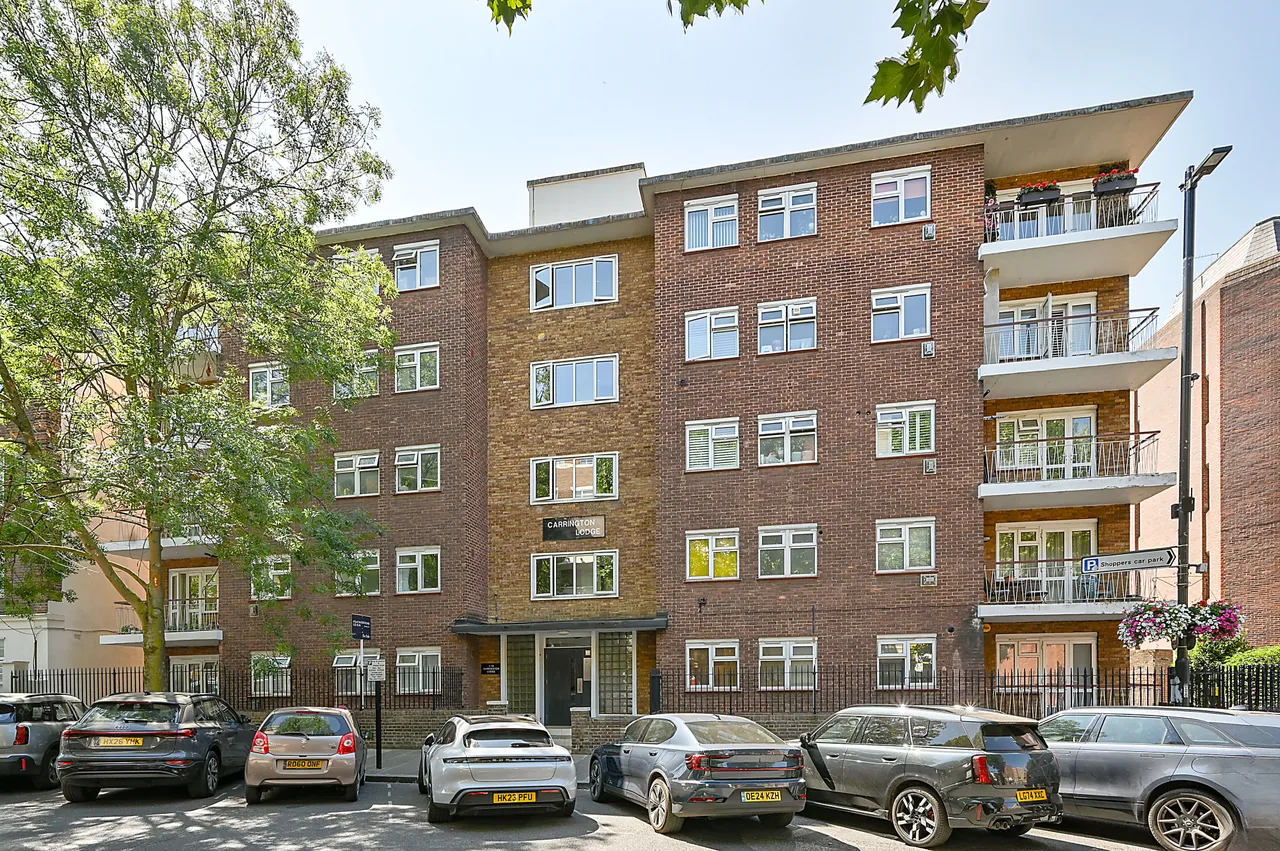 3 bed flat for sale — 9 Carrington Lodge, Sheen Road, Richmond
