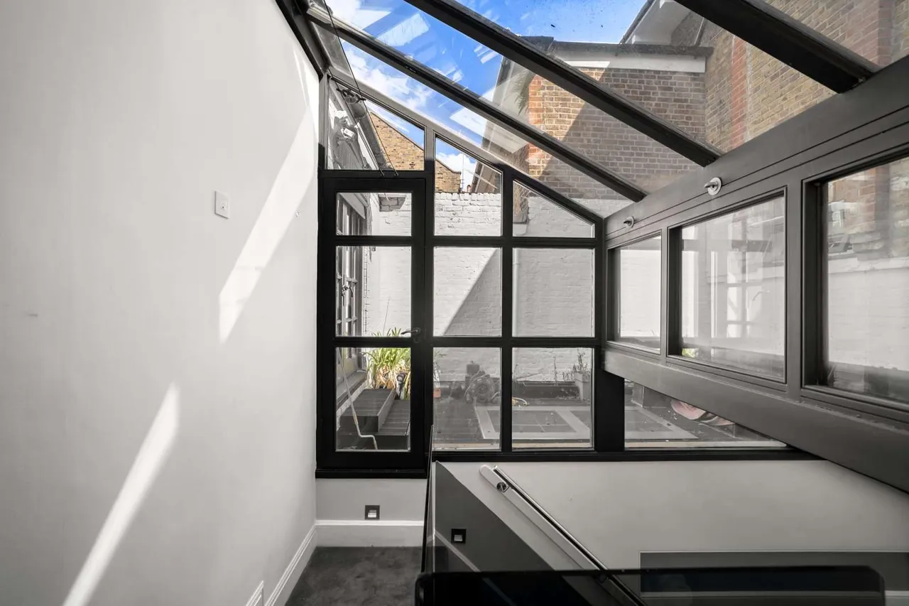 Vicarage Crescent, Battersea, SW11, photo 4