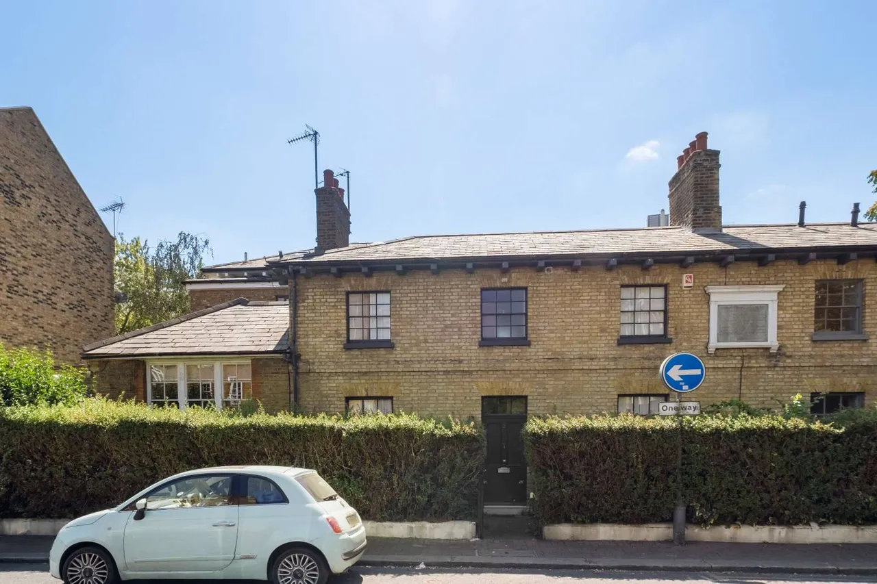 3 bed house for sale, Vicarage Crescent, Battersea, SW11