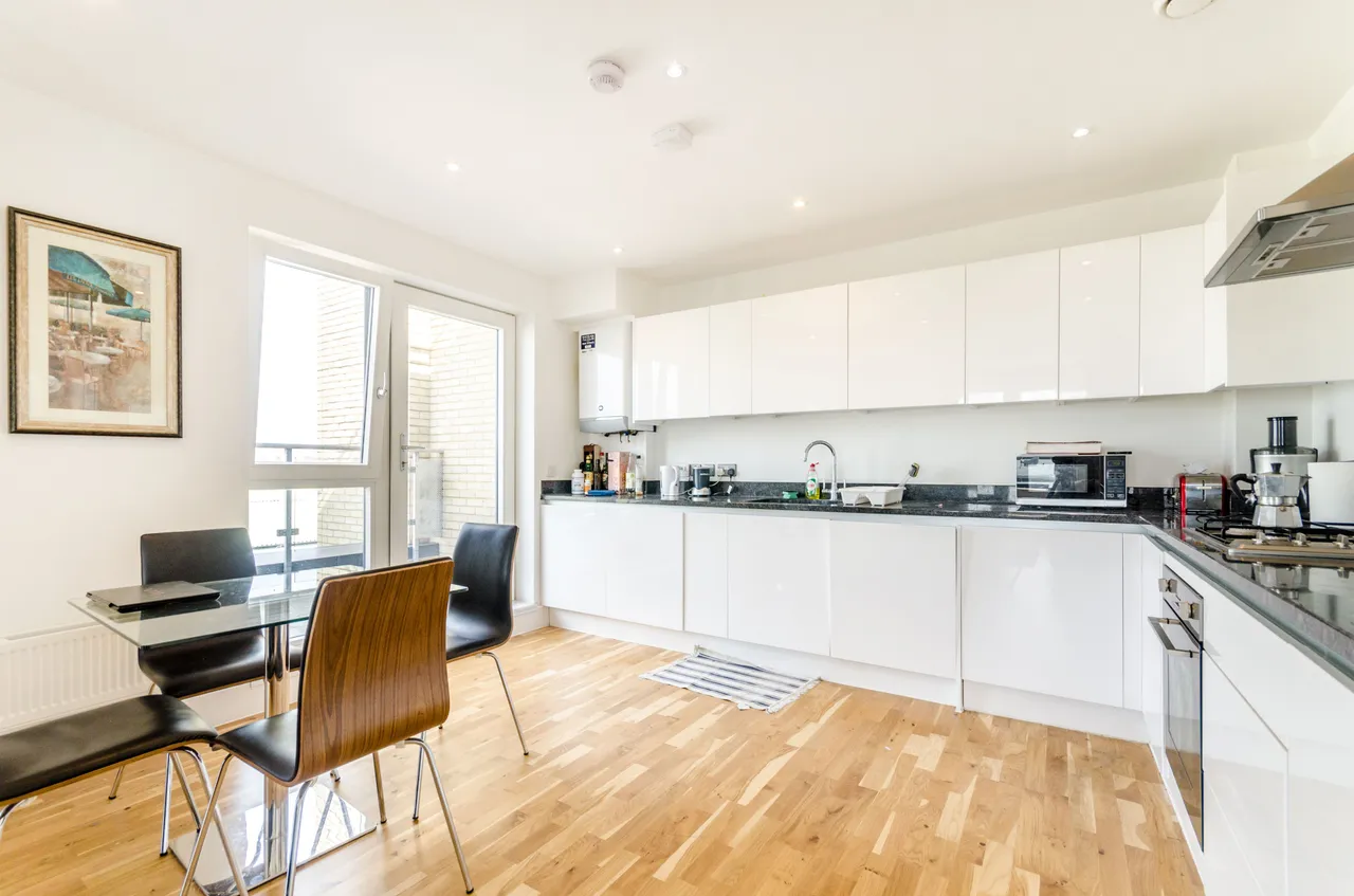18 Monmouth Court, Coopers Road, London, photo 4