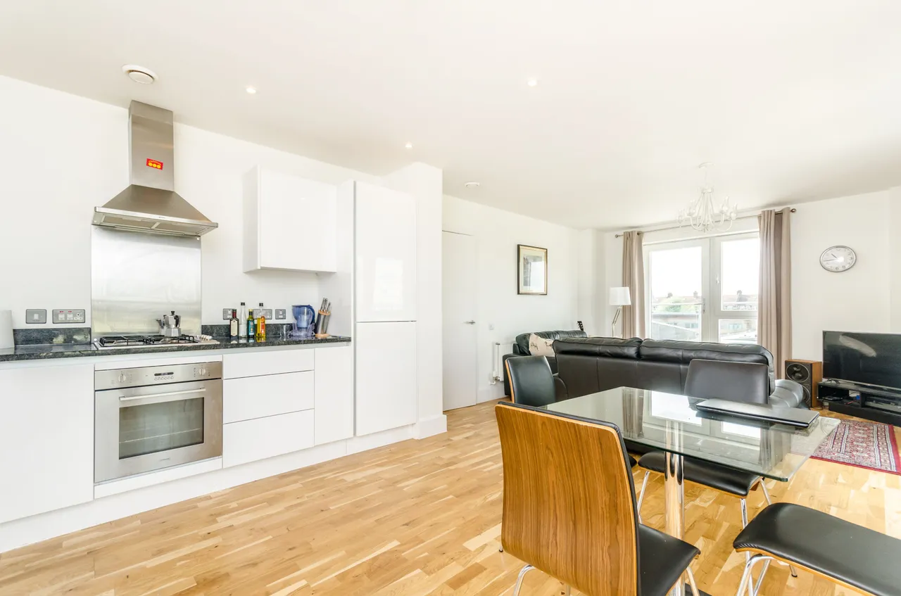 18 Monmouth Court, Coopers Road, London, photo 6