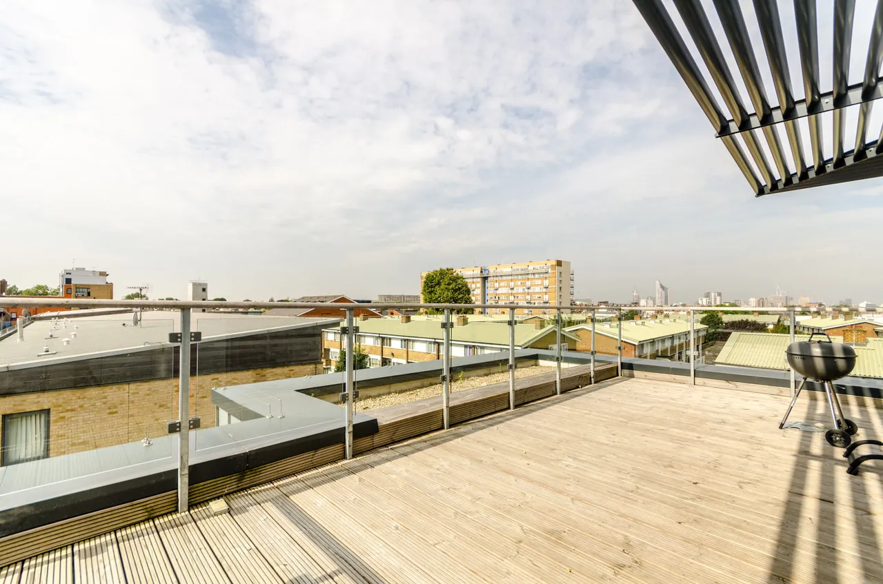 18 Monmouth Court, Coopers Road, London, photo 5