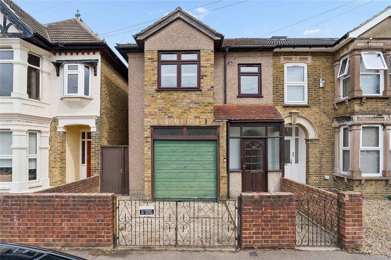5 bed house for sale, Manor Road, Romford, RM1