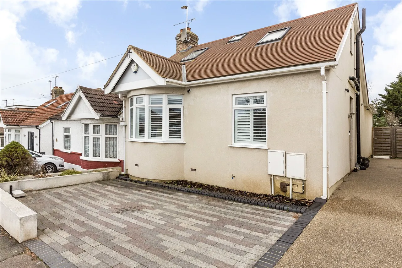 4 bed house for sale, IG8