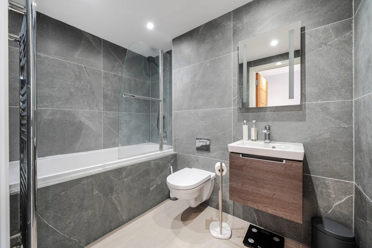 Court Lane, Epsom, KT19, photo 9