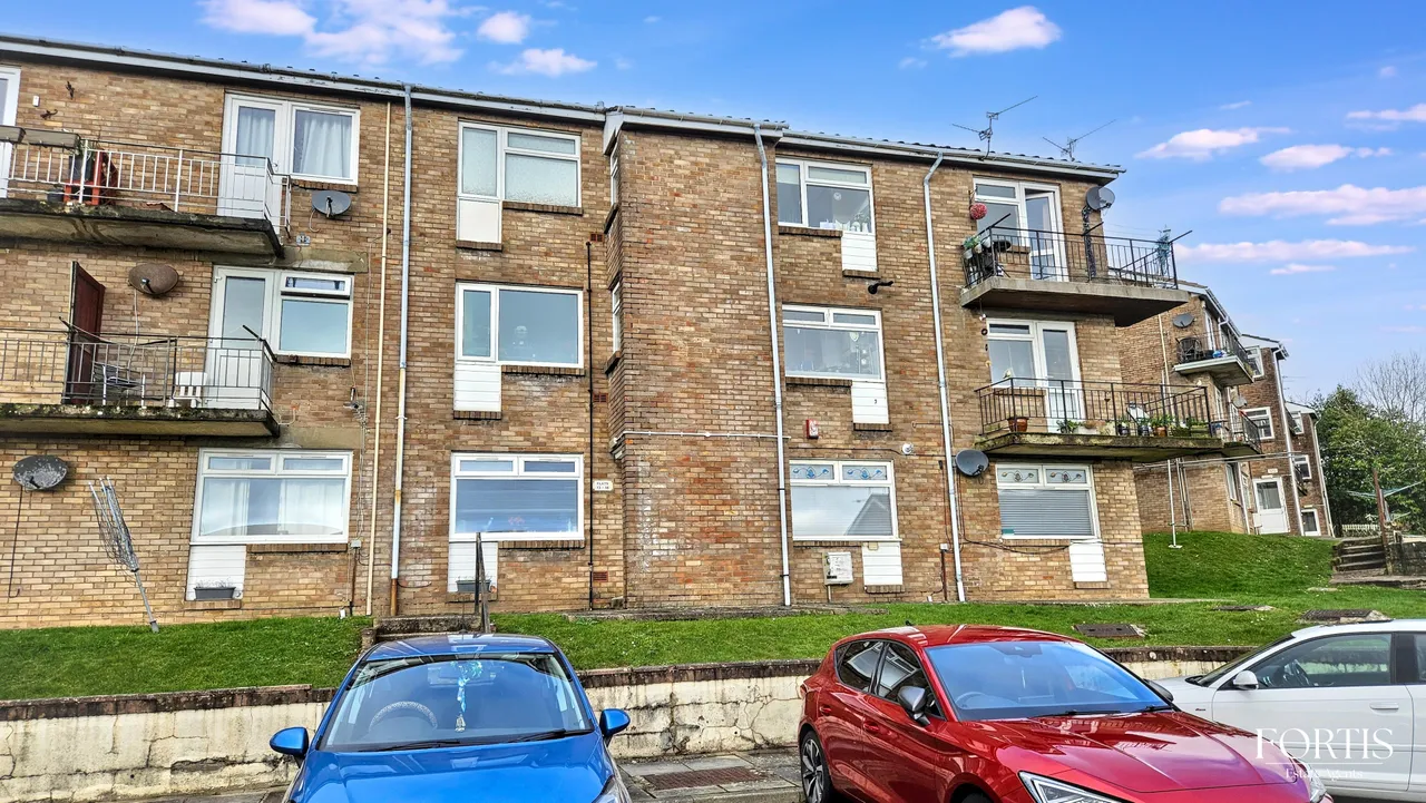 2 bed property for sale — Greenland Crescent, Cardiff, CF5