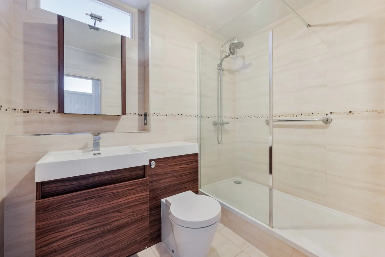 Avenue Road, Epsom, KT18, photo 7