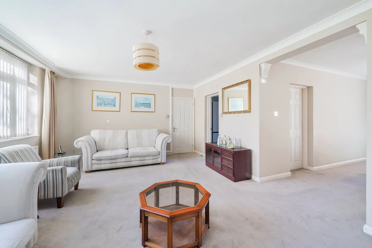 Avenue Road, Epsom, KT18, photo 4