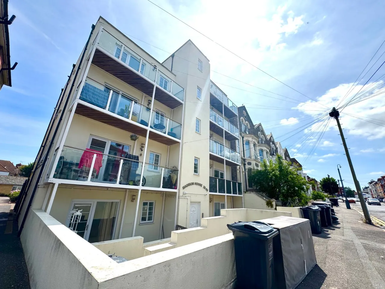 2 bed flat to rent, Harold Road, Cliftonville, CT9