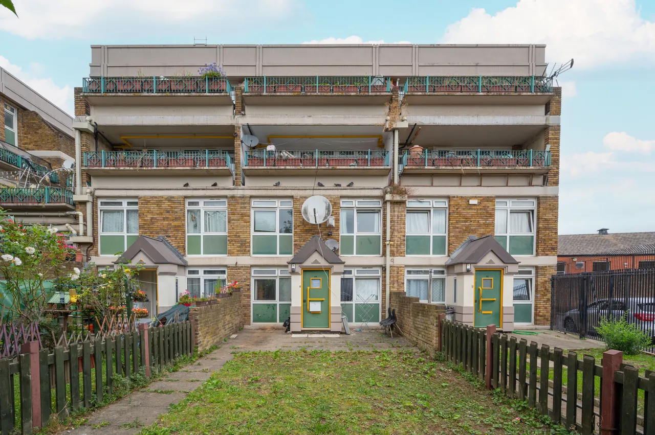 4 bed flat for sale — 59 Fitzgerald House, Stockwell Park Road, London