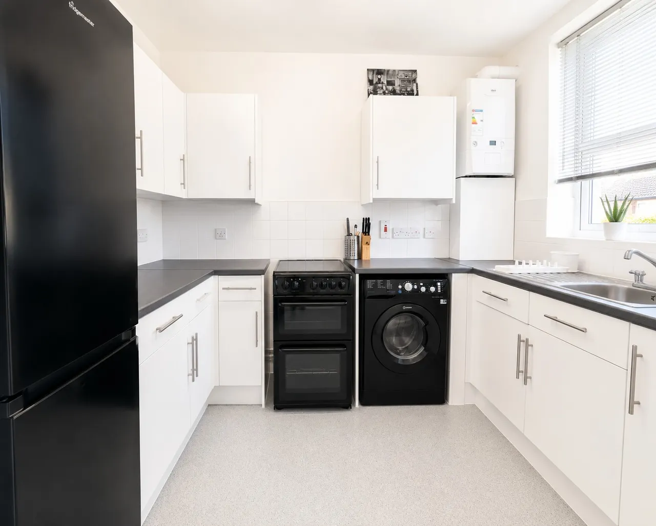One Bedroom Duplex Flat Redhill Stree, photo 2