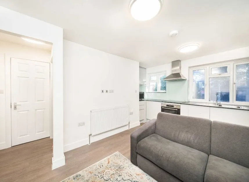 Chelsea Close, Hampton Hill, TW12, photo 4