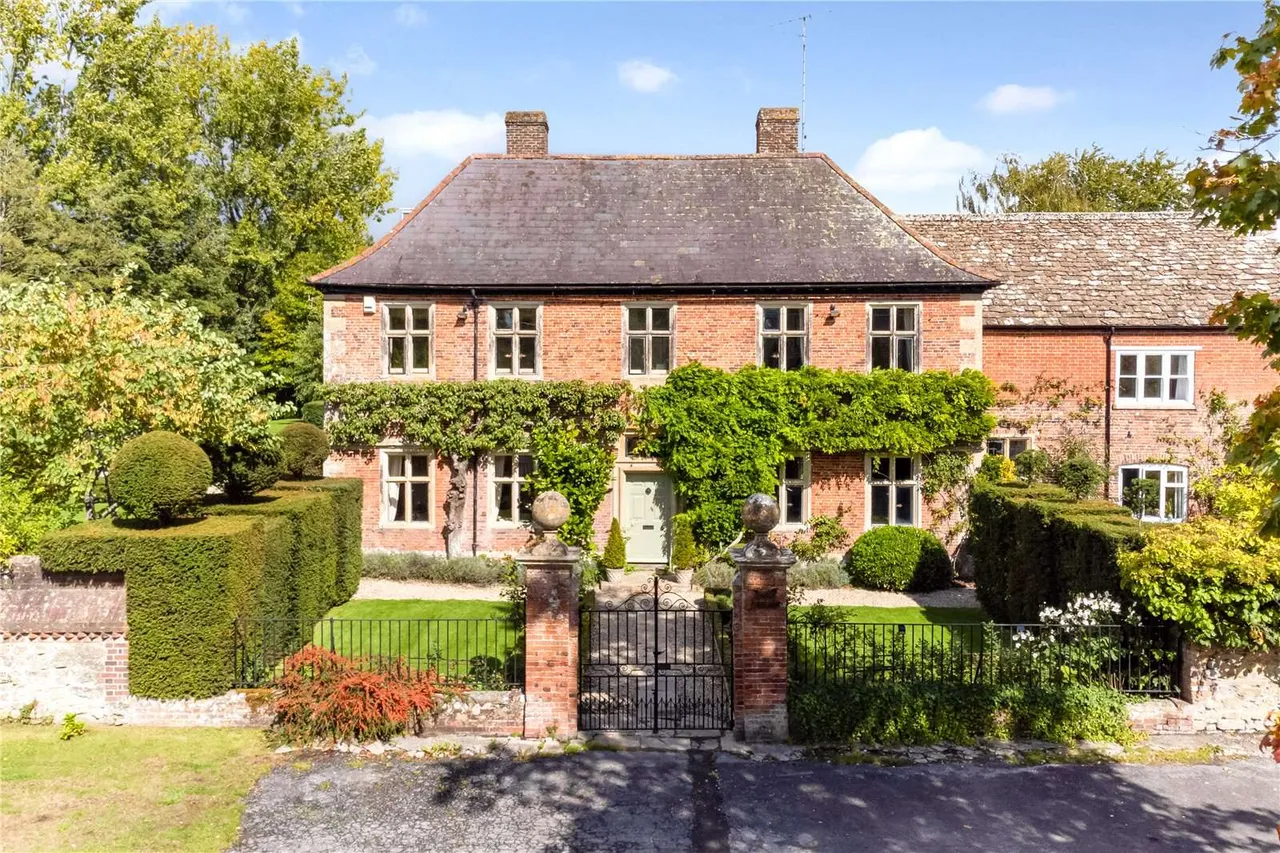 6 bed house for sale — Church Street, West Lavington, Devizes, Wiltshire, SN10 4LD