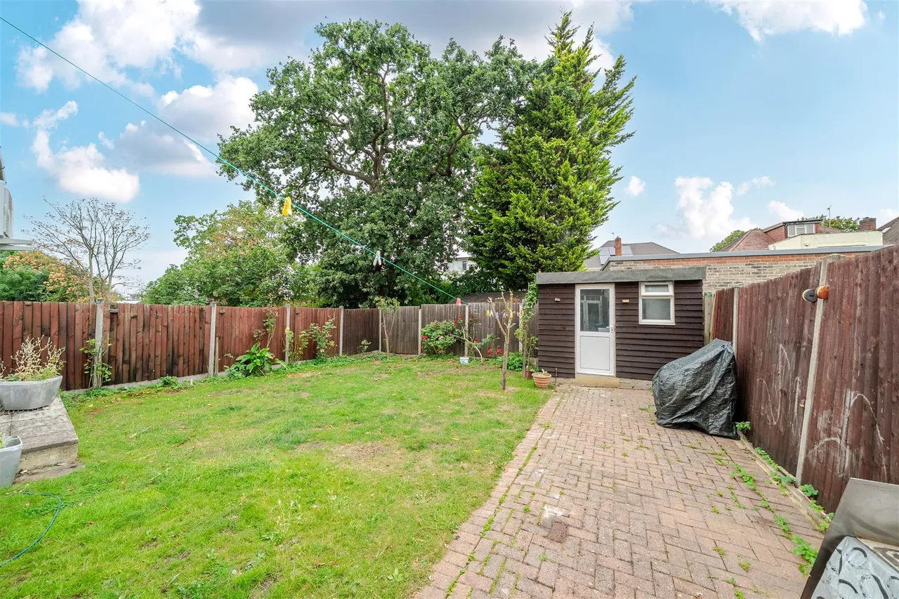 Corringham Road, Wembley Park, photo 15