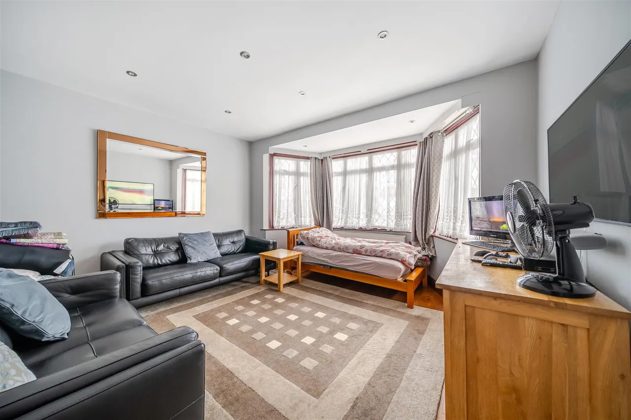 Corringham Road, Wembley Park, photo 5