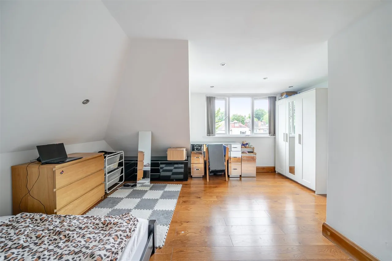 Corringham Road, Wembley Park, photo 11