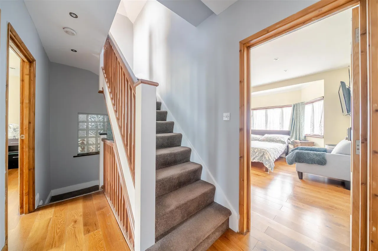 Corringham Road, Wembley Park, photo 6