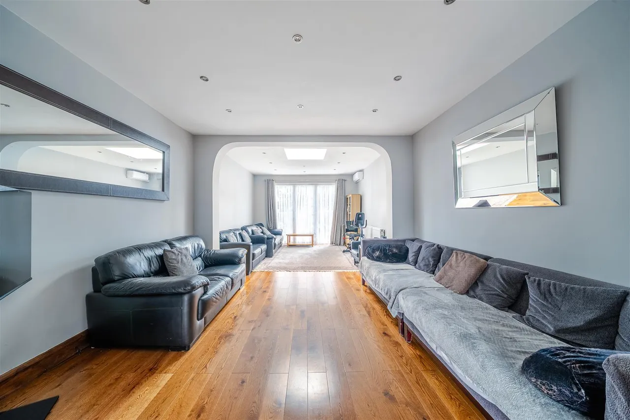 Corringham Road, Wembley Park, photo 4
