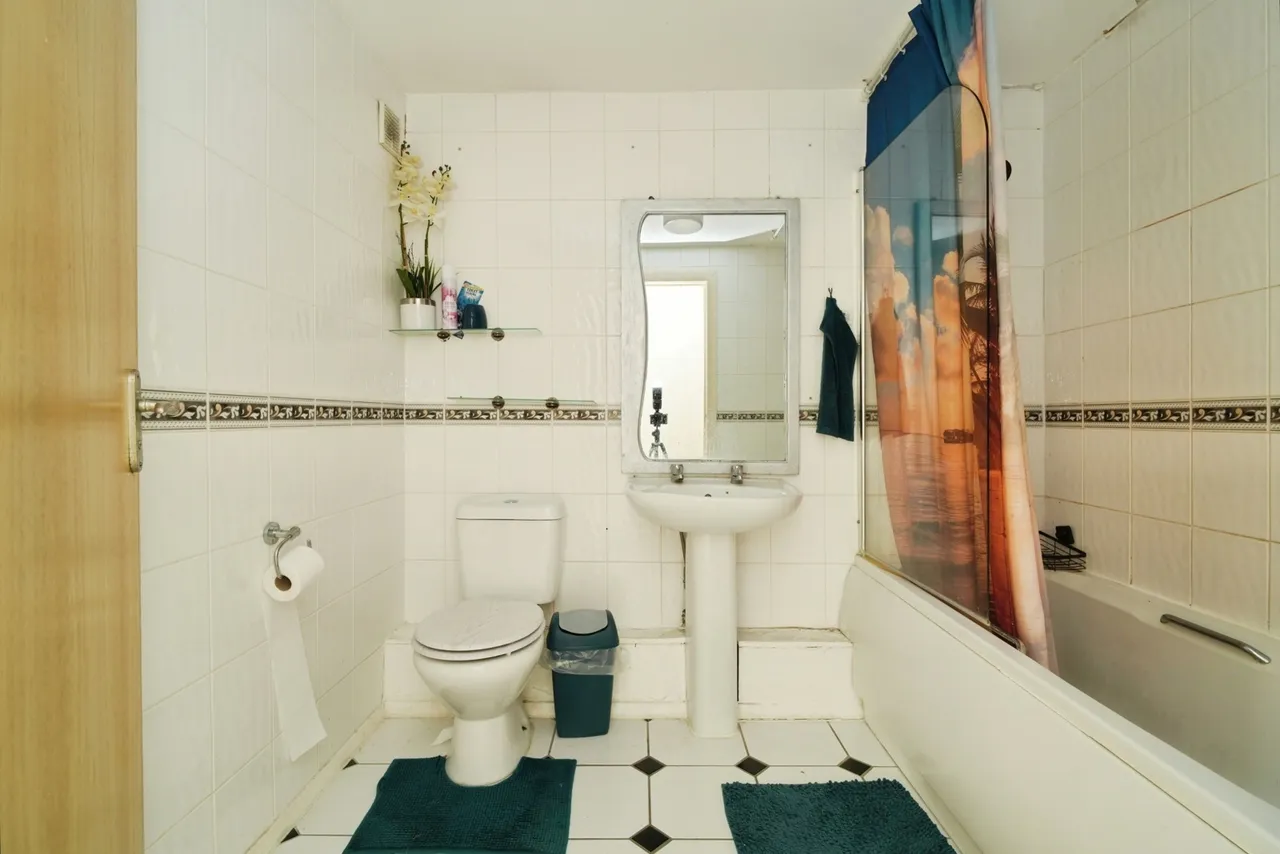 Highclere Avenue, Salford, M7, photo 9