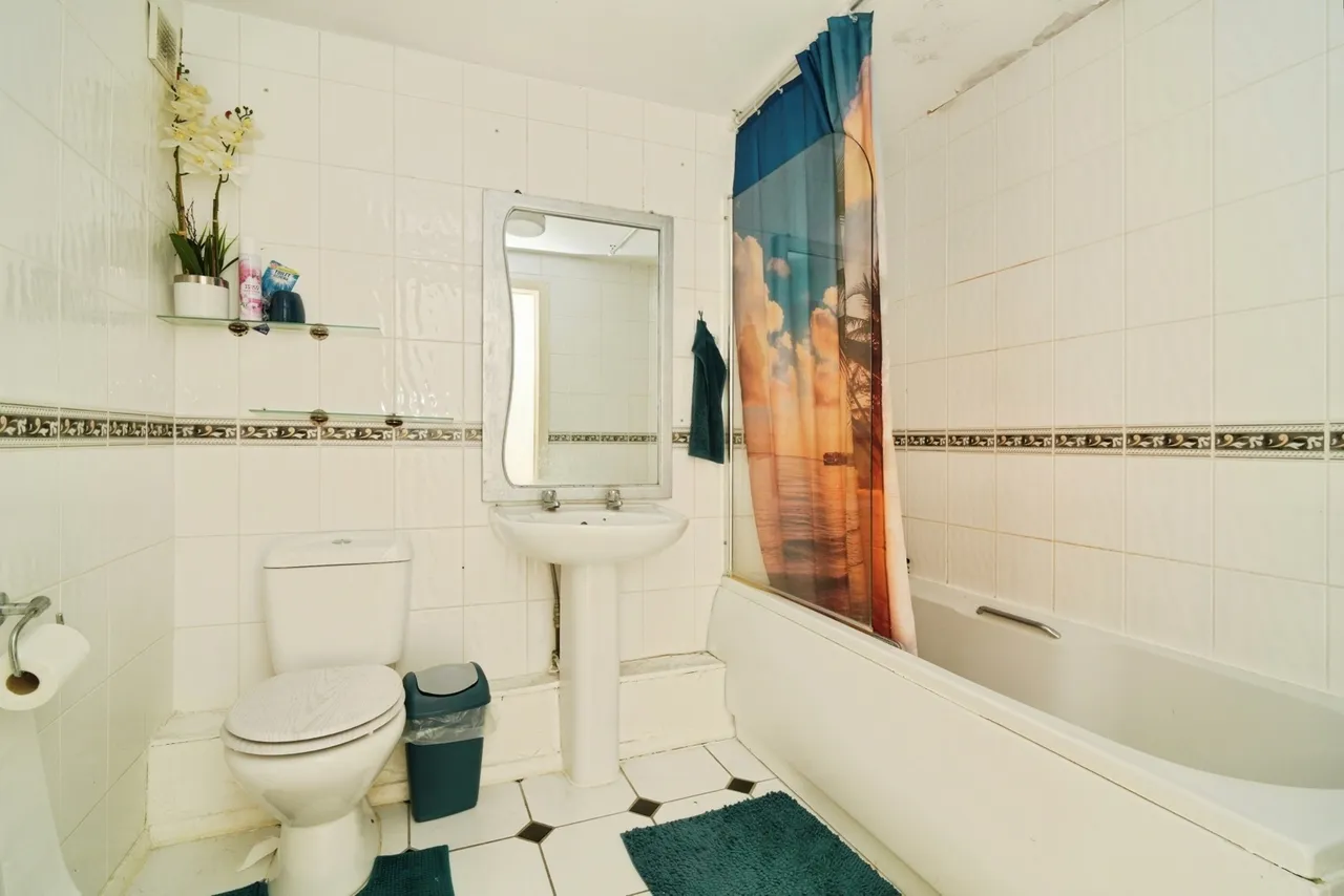 Highclere Avenue, Salford, M7, photo 13