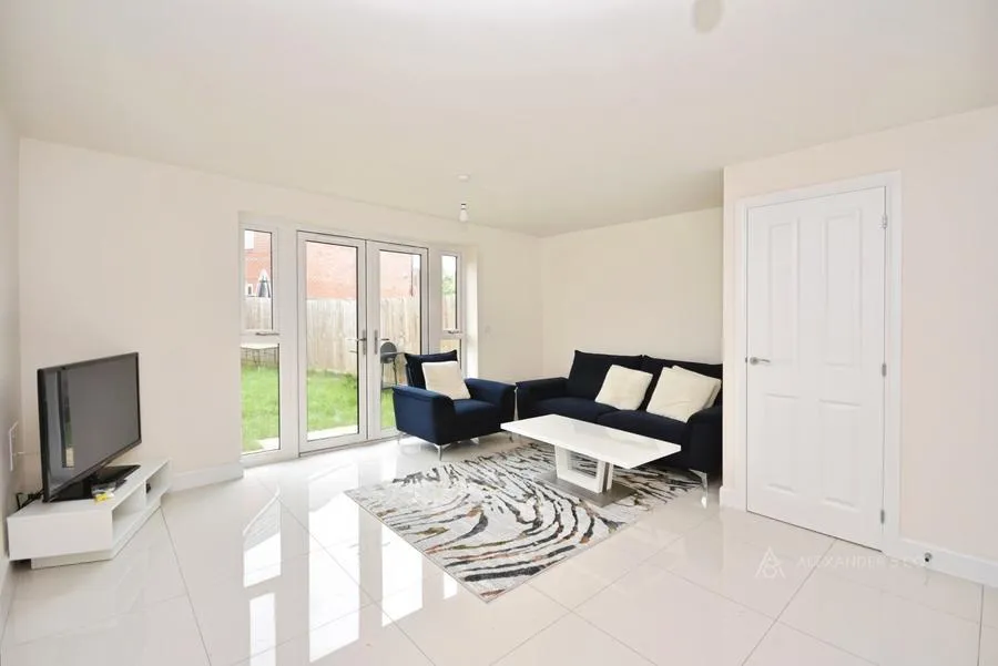 Nutmeg Close, Broughton, HP22, photo 4
