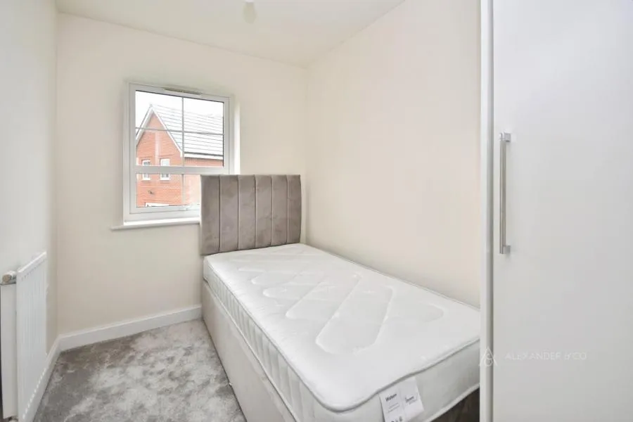 Nutmeg Close, Broughton, HP22, photo 9
