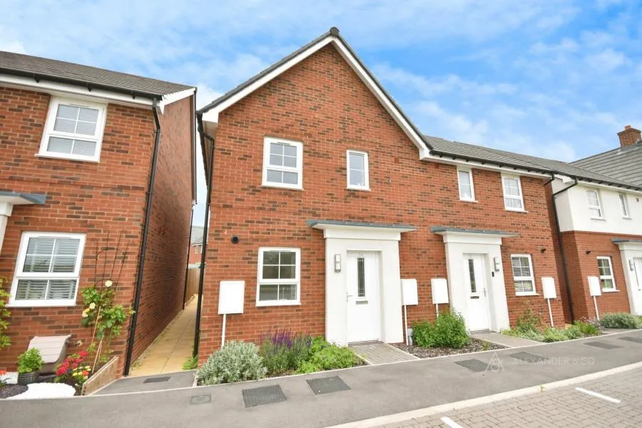 3 bed house to rent, Nutmeg Close, Broughton, HP22