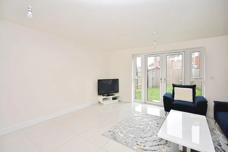 Nutmeg Close, Broughton, HP22, photo 6