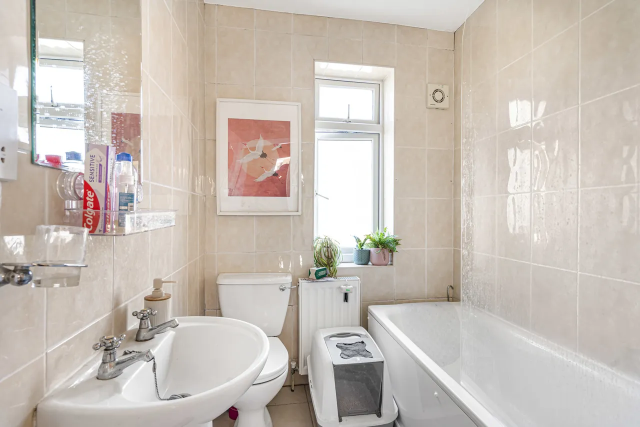 Southcote Avenue, Feltham, TW13, photo 10