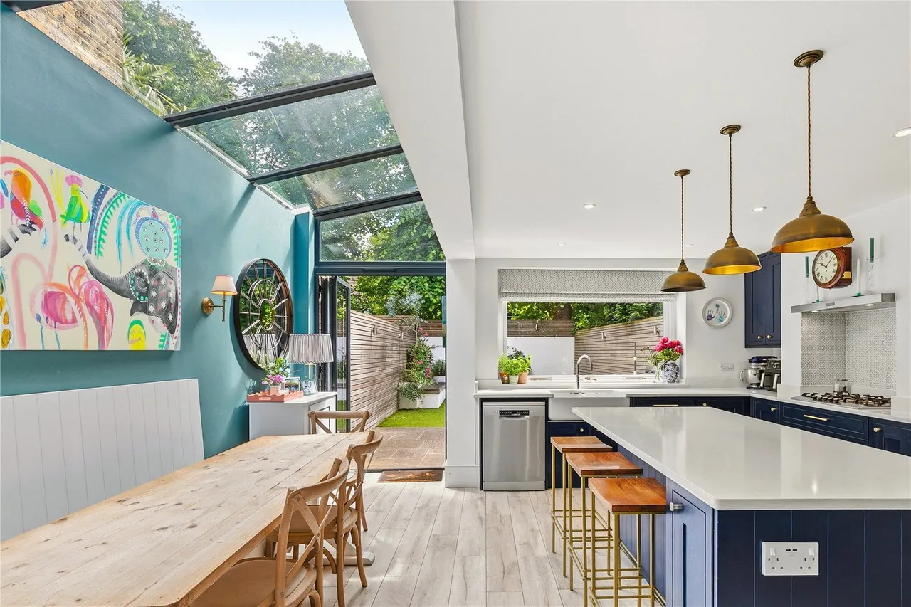 Herndon Road, London, SW18, photo 2