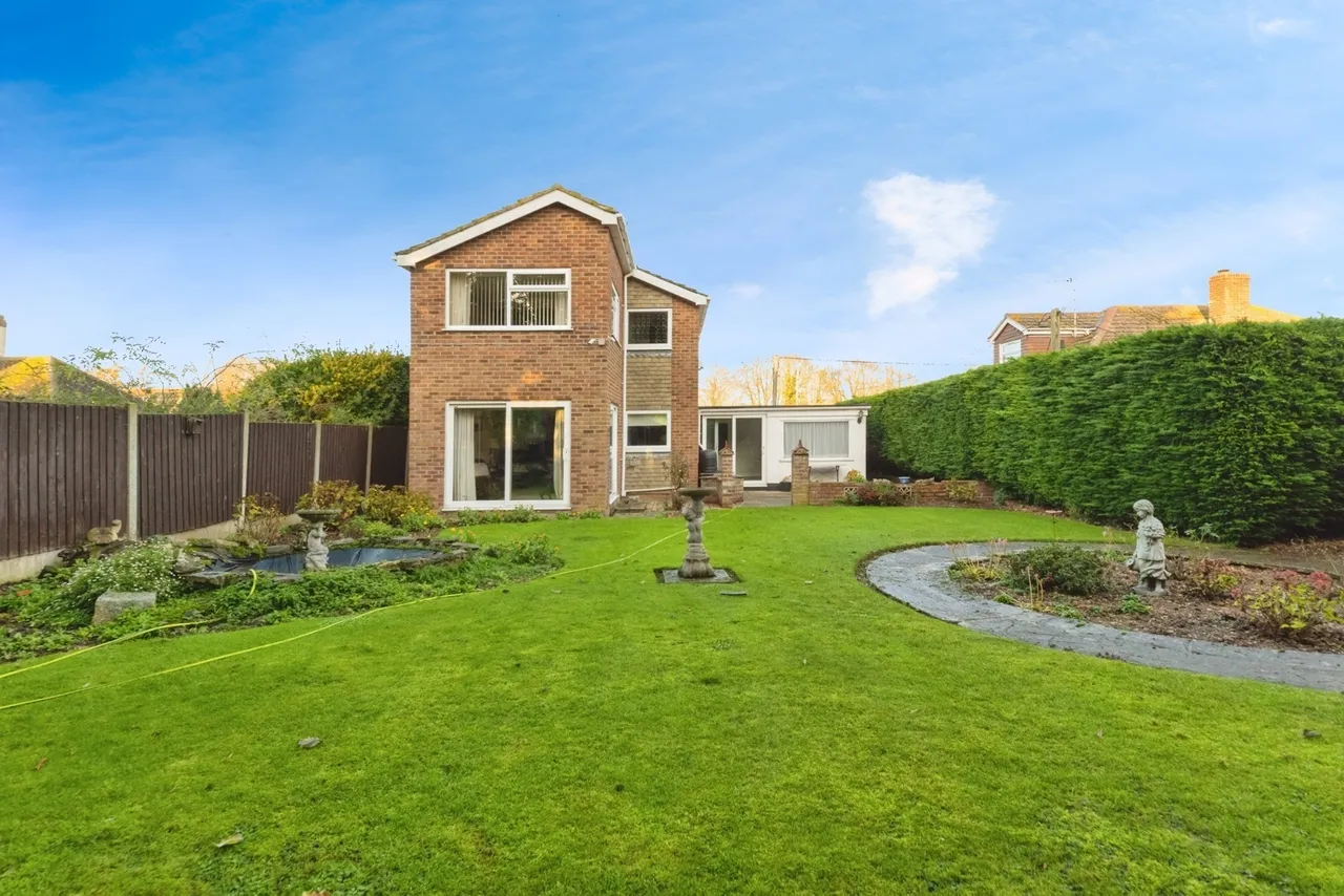3 bed house for sale — Walton Road, Kirby-le-Soken, Frinton-on-Sea, Essex, CO13