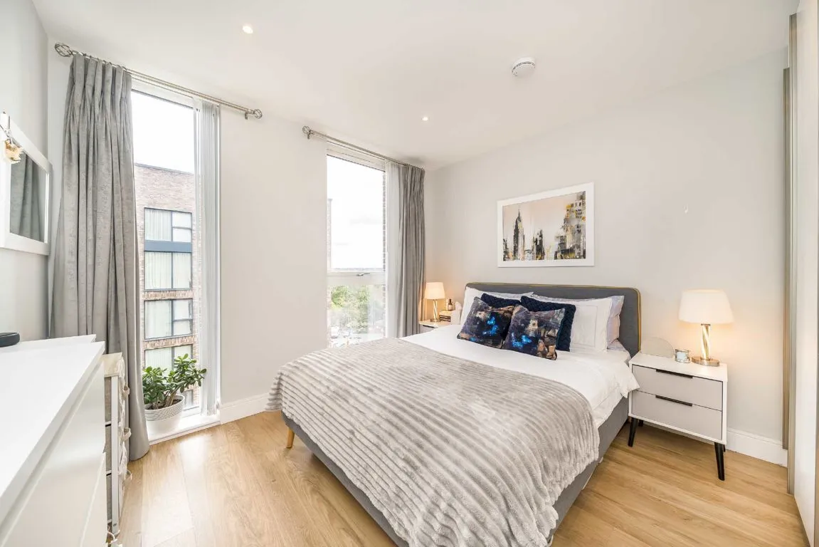 Plough Lane, SW17, photo 6