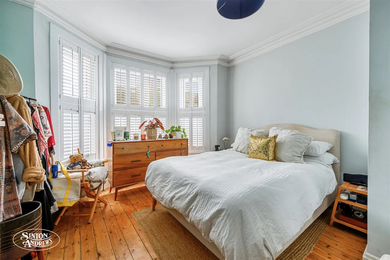 Coldershaw Road, London, photo 2