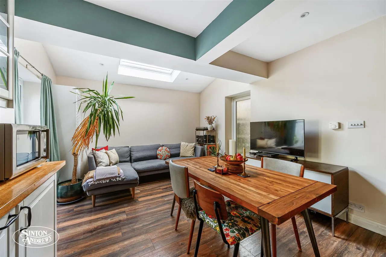 Coldershaw Road, London, photo 6