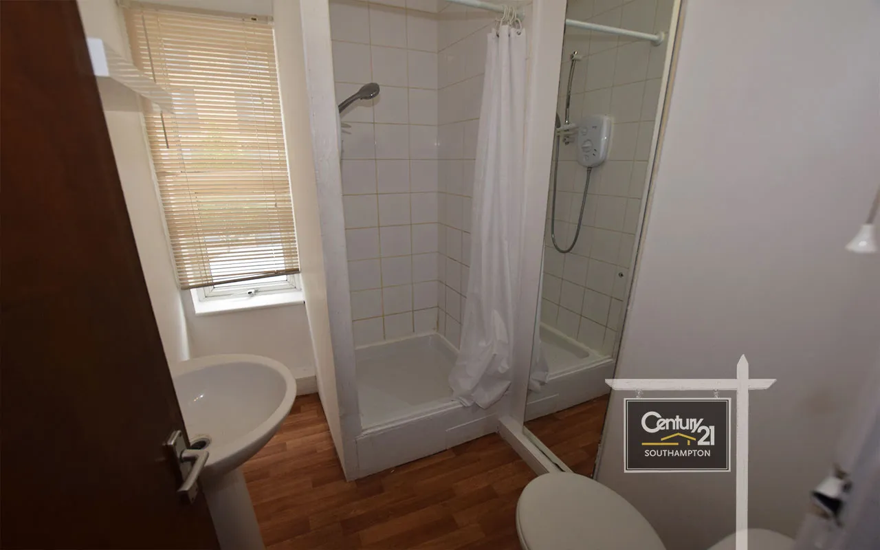Commercial Road, Southampton, SO15, photo 5