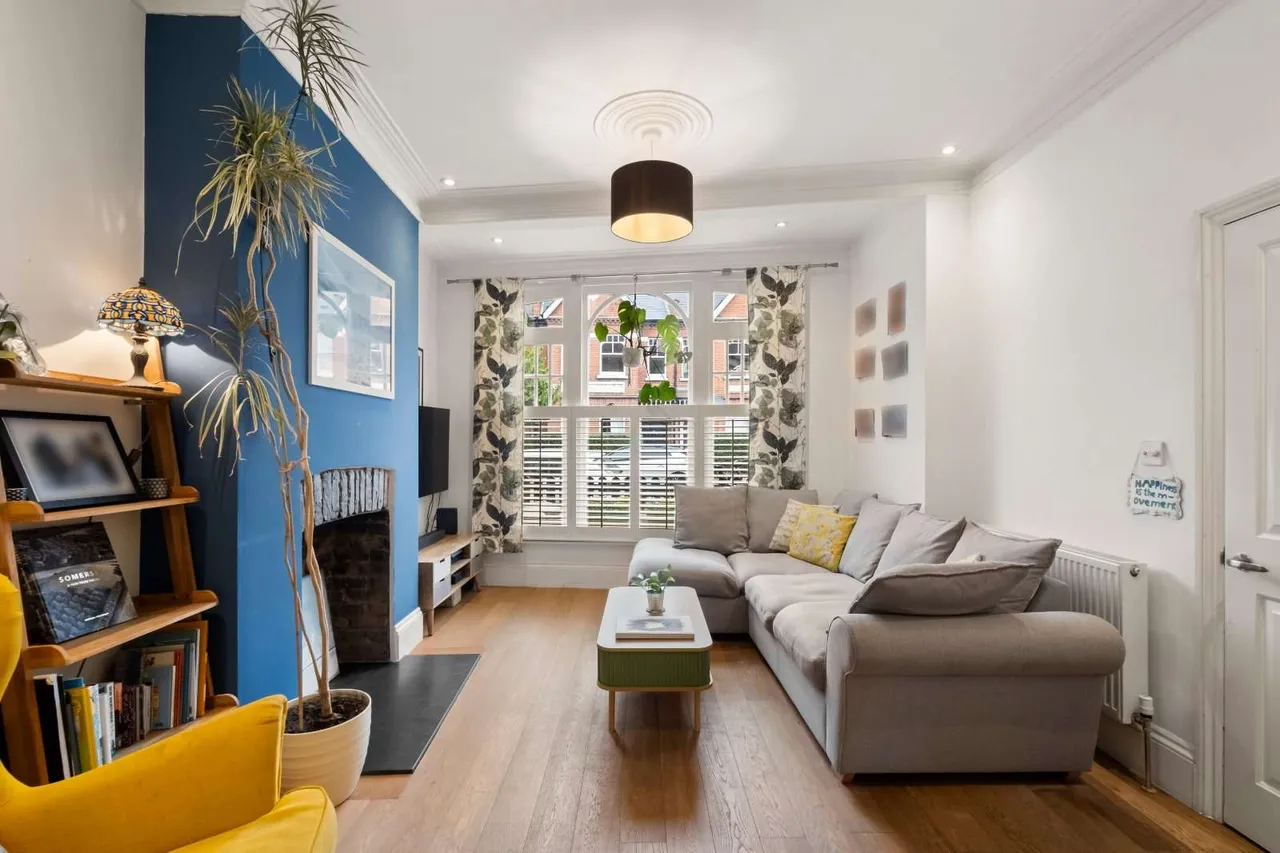 Dinsmore Road, London, SW12, photo 2