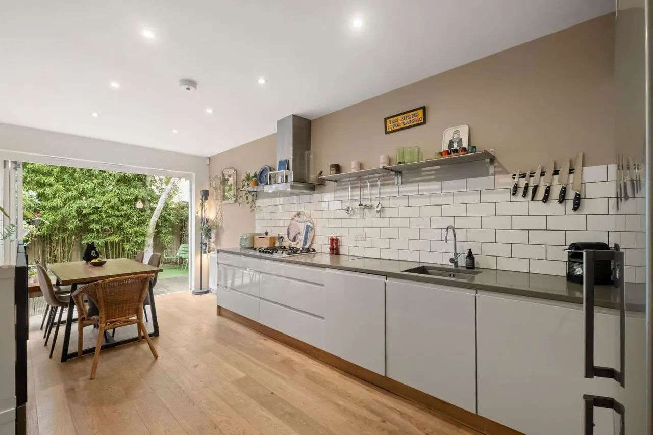 Dinsmore Road, London, SW12, photo 4