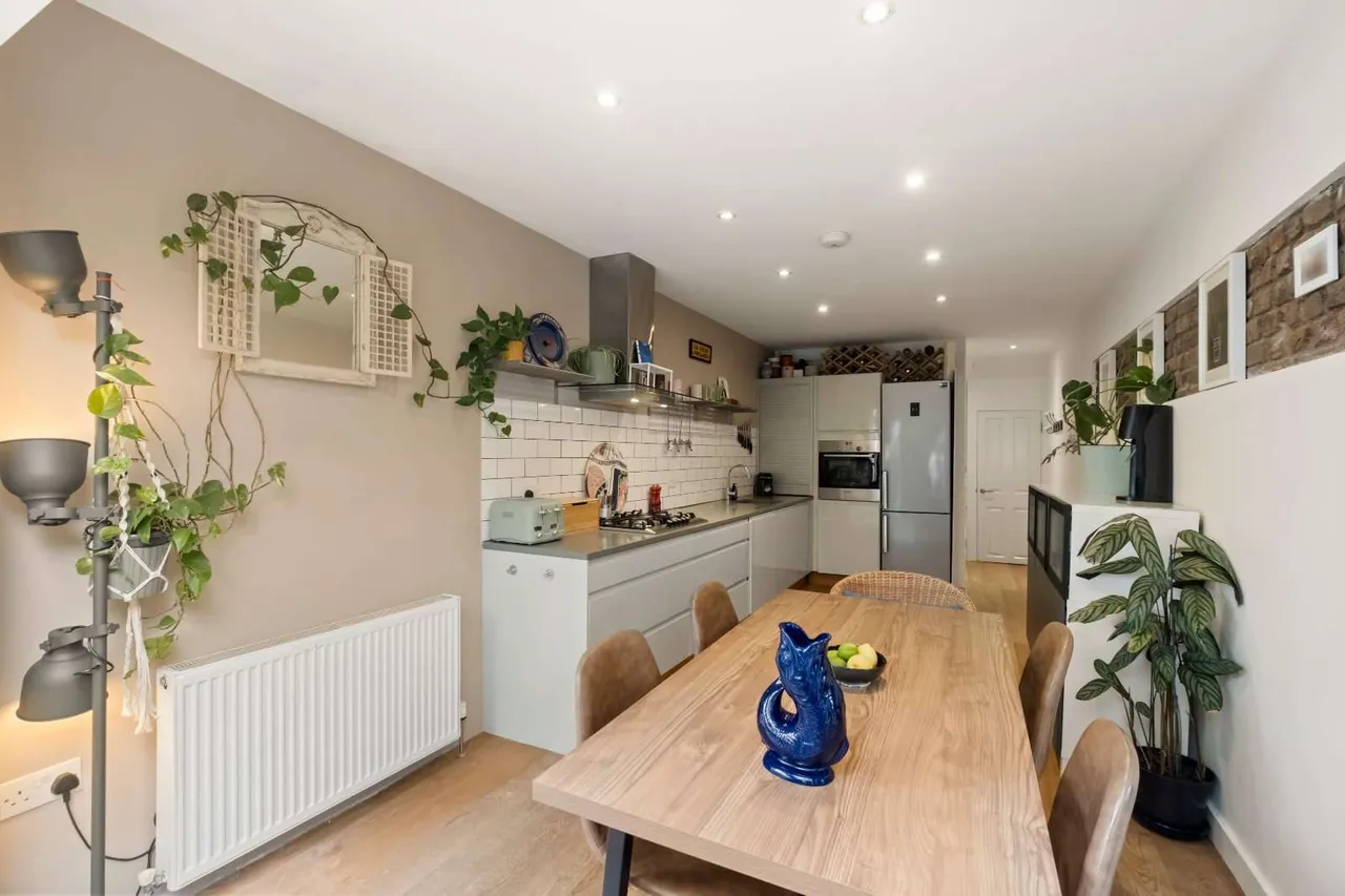 Dinsmore Road, London, SW12, photo 7