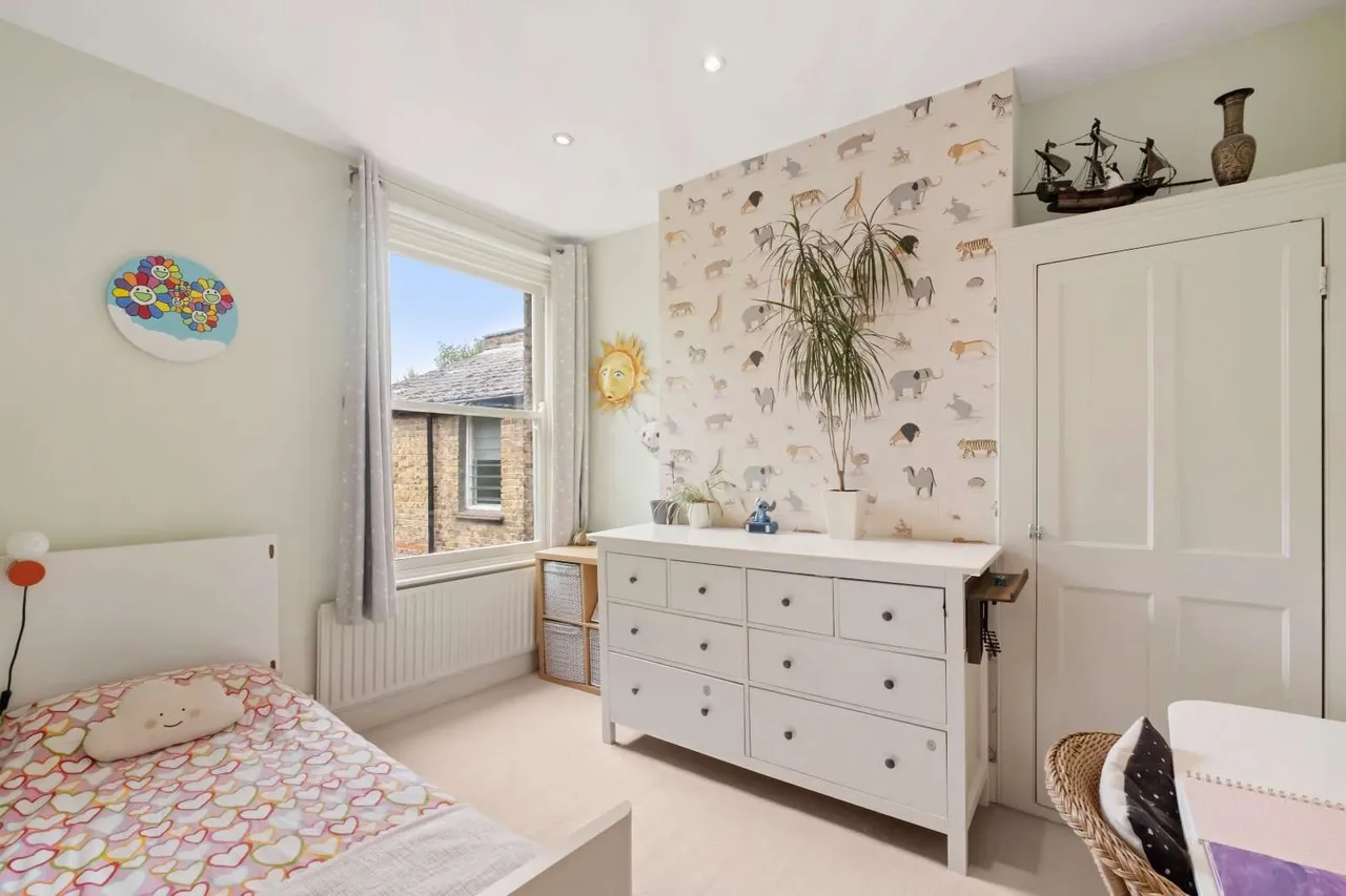 Dinsmore Road, London, SW12, photo 12